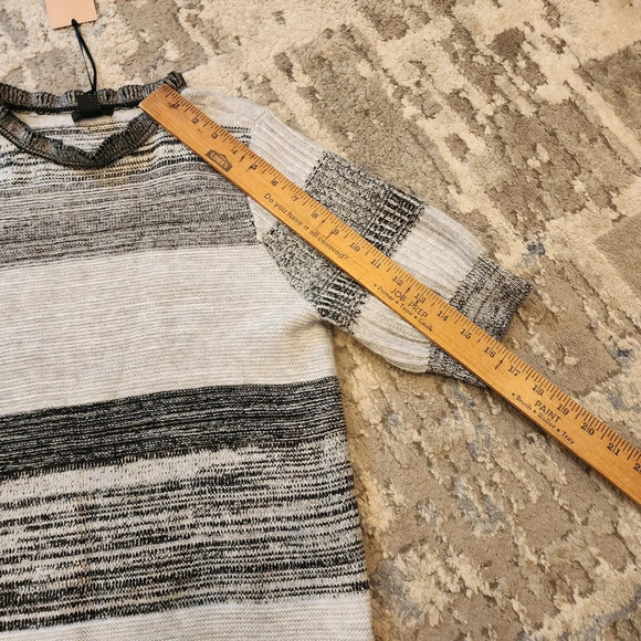 NWT Halogen Faux Cashmere Grey Stripe Puff Sleeve Sweater Size Medium - Picture 15 of 15